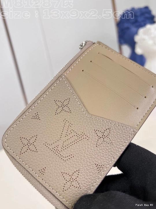 First bag CARD LOUIS RECTO VERSO VUITTON HOLDER 0727